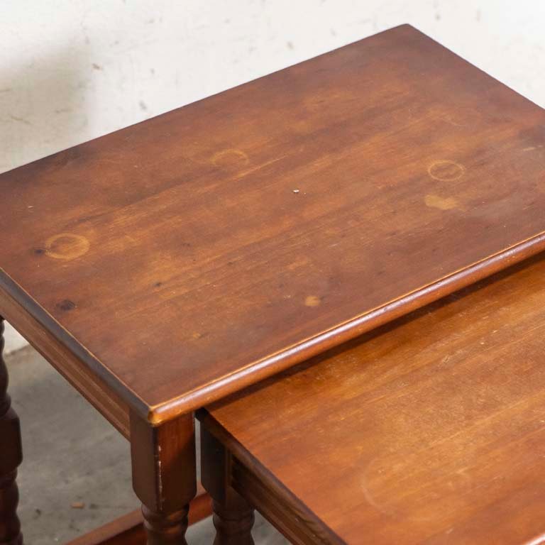 Mesita nido triple de madera con patas torneadas - imagen 3