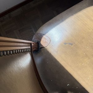 Juego de Comedor Clásico: Mesa y 6 Sillas de Madera con Incrustaciones y Tapizado de Cuero - imagen 16