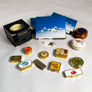 Lote de 12 Piezas: Pastilleros, Estuche Pierre Cardin y Tarjeteros Vintage con Diseño de Tortugas - imagen 1