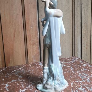 Figura de Porcelana Lladro "El Buen Pastor" con Cordero, Altura 28 cm - imagen 4