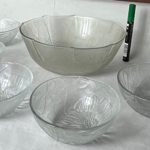 Juego de Ponchera y 6 Compoteras de Vidrio Prensado con Diseño Floral - imagen 2