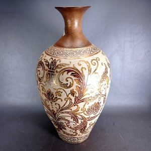 Gran Jarrón de Cerámica Decorado con Diseños en Relieve - imagen 2