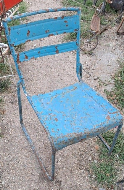 Lote siguiente: Silla cervecera en mal estado
