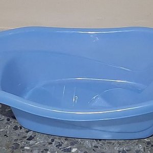 Set de 2 Sillitas de Plástico Blancas y Azules con Bañito Celeste - imagen 2