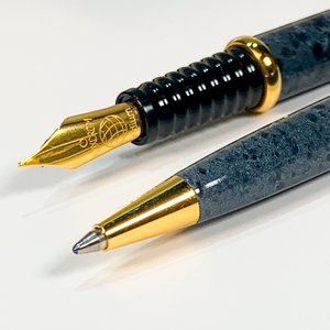 Set de Bolígrafo y Pluma Rexom, Gris y Dorado, Estuche Negro - imagen 3