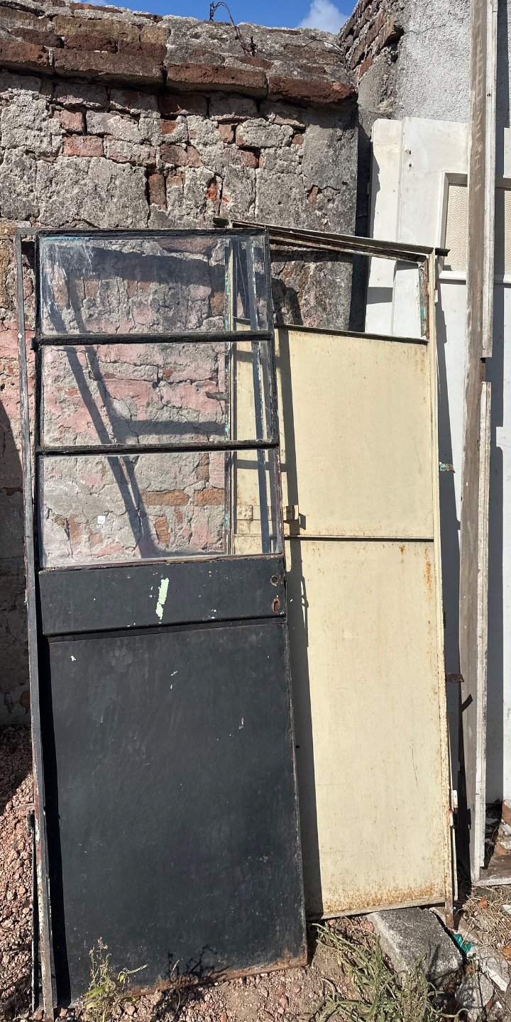 Puertas de chapa en mal estado