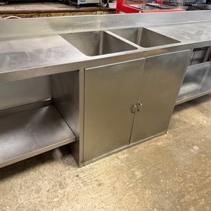 Mesada de Acero Inoxidable con Doble Bacha, Estante y Puertas - imagen 2