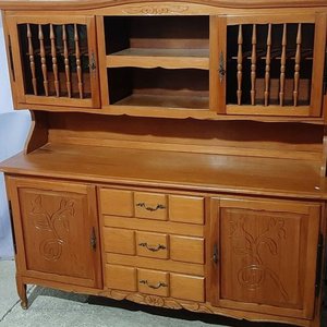 Lote anterior: Aparador de Madera con 4 Puertas y 3 Cajones