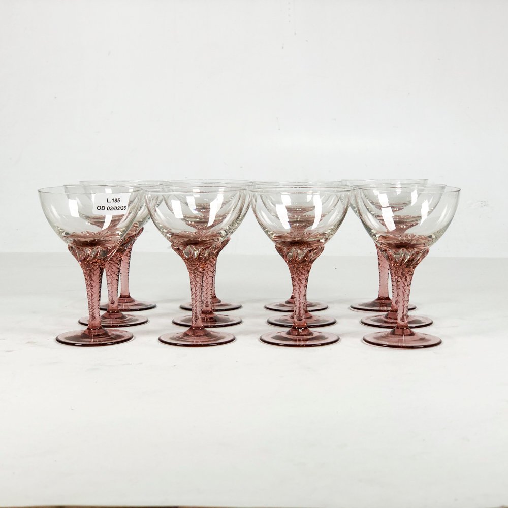 Copas de vino en cristal con vástago color rosado
