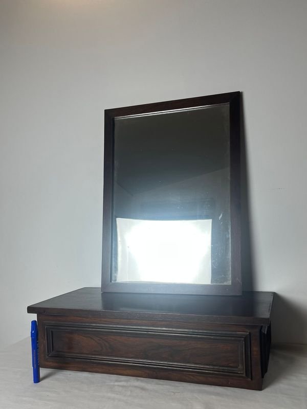 Lote anterior: Espejo y mueble de diseño