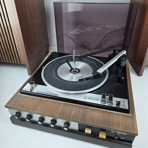 Tocadiscos Philips Vintage con Parlantes de Madera - imagen 3