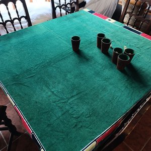 Paño para Juegos de Algodón con 6 Vasos Forrados en Cuero y 38 Dados - imagen 6