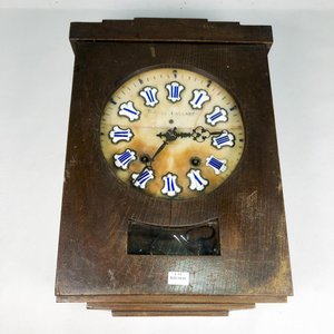 Lote siguiente: Reloj de Pared Antiguo en Madera con Péndulo y Llave