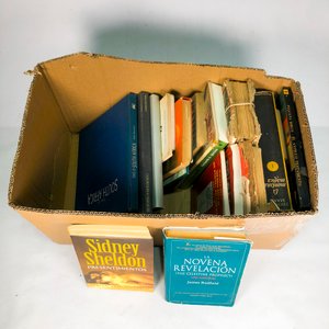 Lote de Libros Variados: Novela y Religión - imagen 3