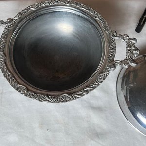Guisera Antigua de Platina con Tapa Cincelada y Repujados - imagen 7