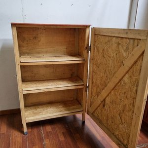Mueble de Madera Clara con Puerta y Estantes, Tapa Rojiza - imagen 2