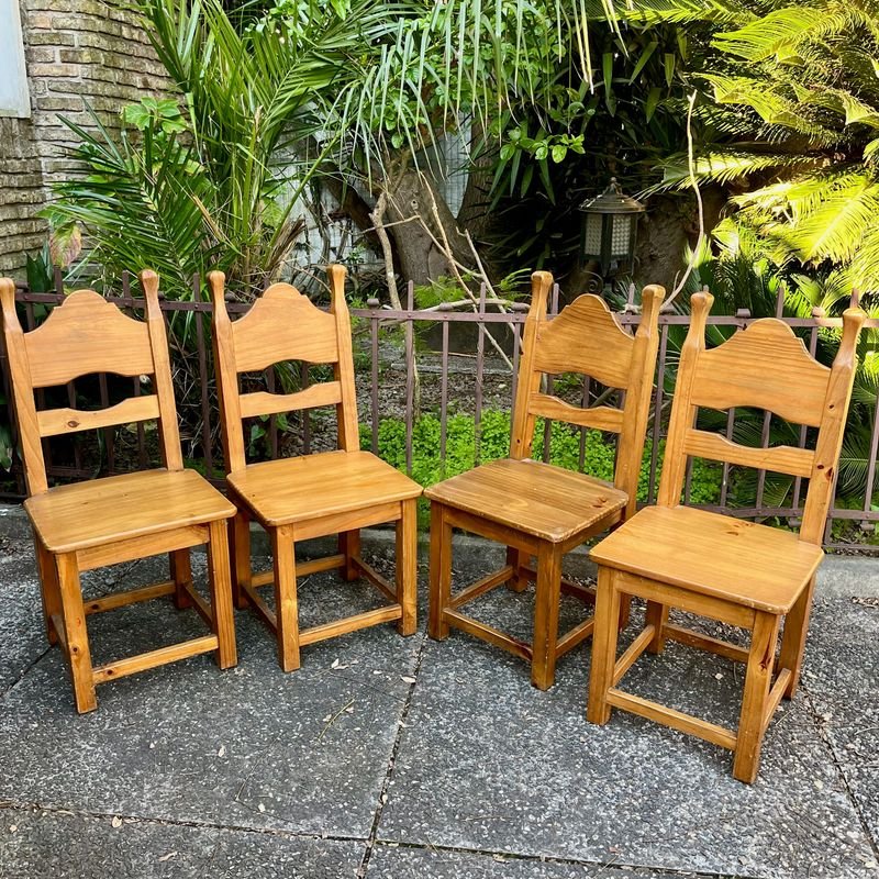 Juego de 4 Sillas Rústicas de Madera Maciza con Almohadones