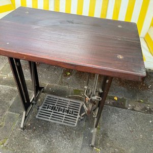 Mesa Singer de Madera y Hierro Fundido Estilo Industrial - imagen 4