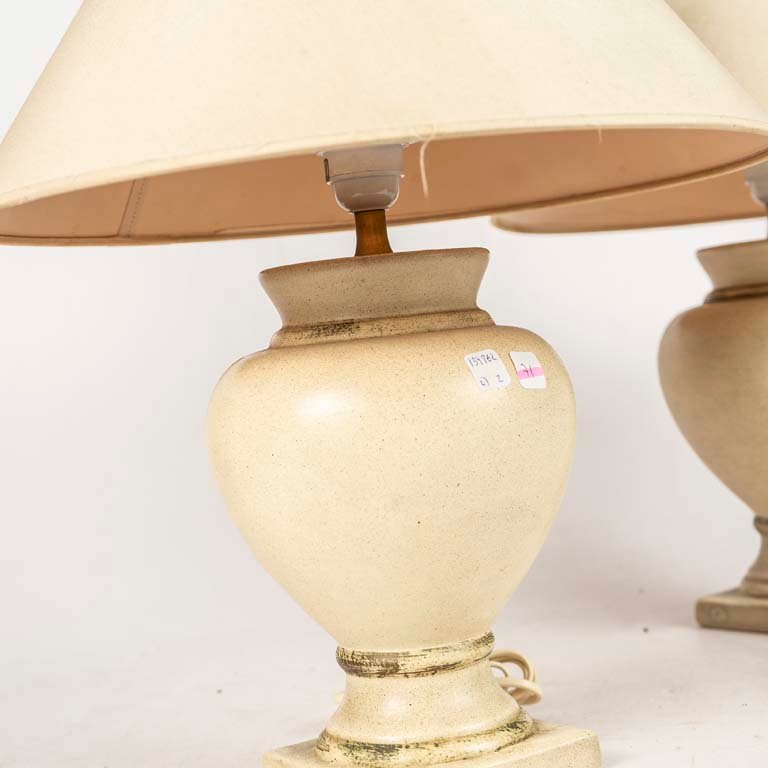 Lámparas de loza con pantalla color beige para decorar tu hogar - imagen 2