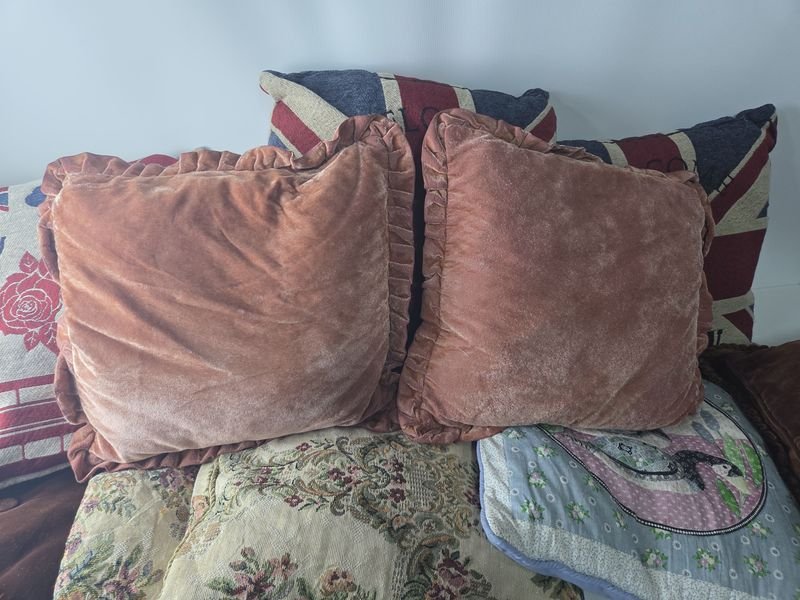 Gran lote de almohadones y cojines de excelente calidad - imagen 5