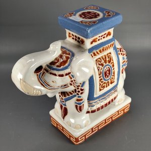 Figura de Elefante en Cerámica Esmaltada Blanca con Detalles - imagen 3