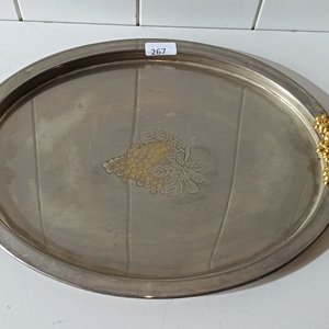 Bandeja Ovalada de Metal con Asas Doradas y Diseño de Uvas - imagen 5