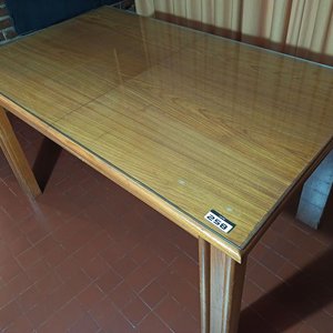 Juego de Comedor: Mesa Extensible con Tapa de Vidrio y 6 Sillas Tapizadas - imagen 5