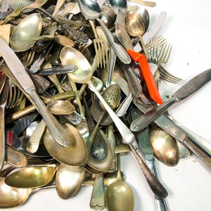 Lote Variado de Cubiertos: Cucharas, Tenedores, Cuchillos y Utensilios de Cocina - imagen 4