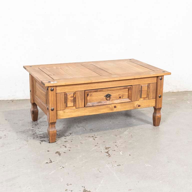 Lote siguiente: Mesa rústica de pino con cajón