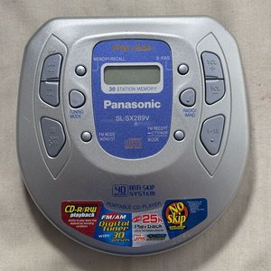 Lote de Juguetes: Peluches, Pistolas, Reproductor CD Panasonic y Más - imagen 9