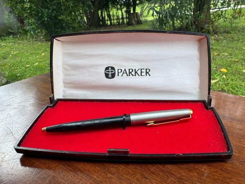 1 lapicera Parker antigua a la vista