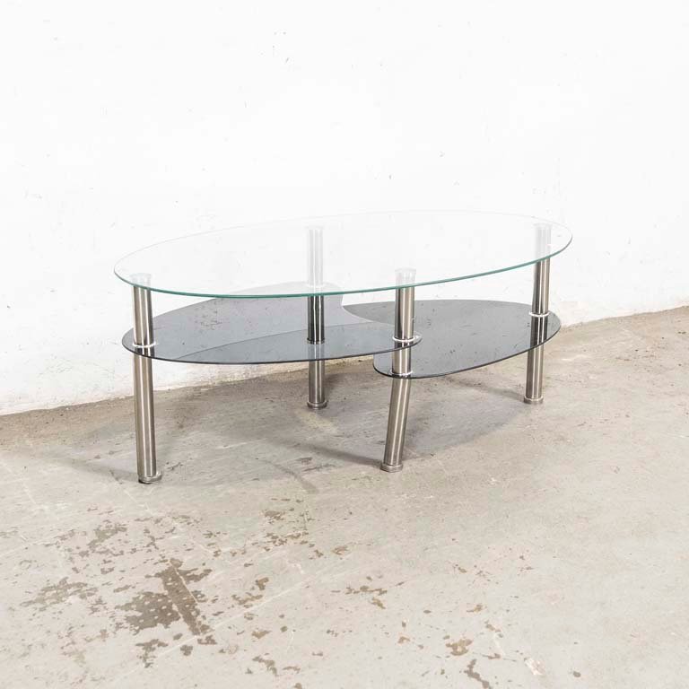 Lote siguiente: Mesa de living oval con patas cromadas y estantes de vidrio