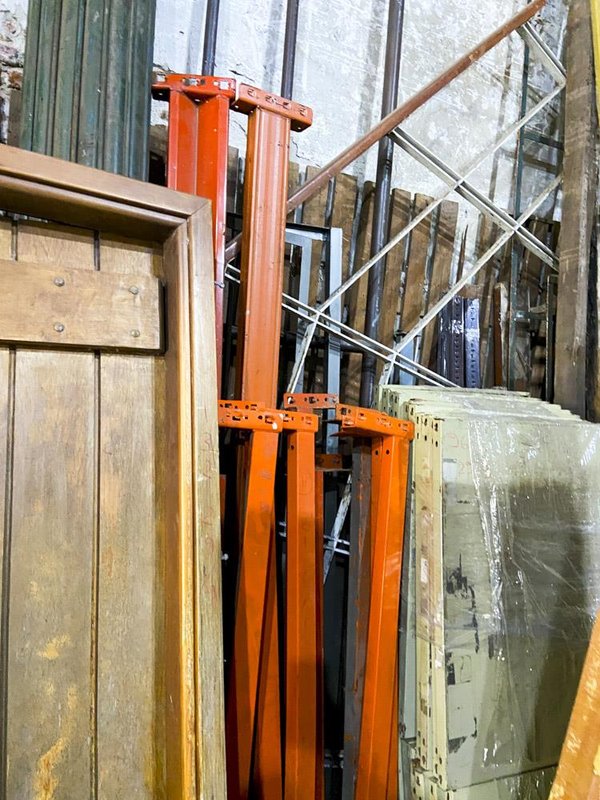 11 Parantes Metálicos Naranja para Estanterías, 163 cm y 240 cm - imagen 1