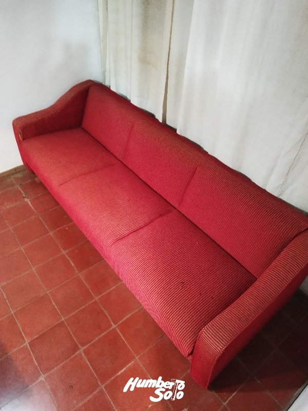 Sofá de tres lugares