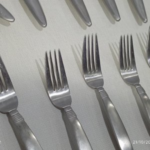 Set de Cubiertos Metálicos: Tenedores y Cuchillos de Acero Inoxidable - imagen 6