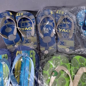 15 Pares de Chancletas para Niños con Diseños Variados y Talles Diversos - imagen 9