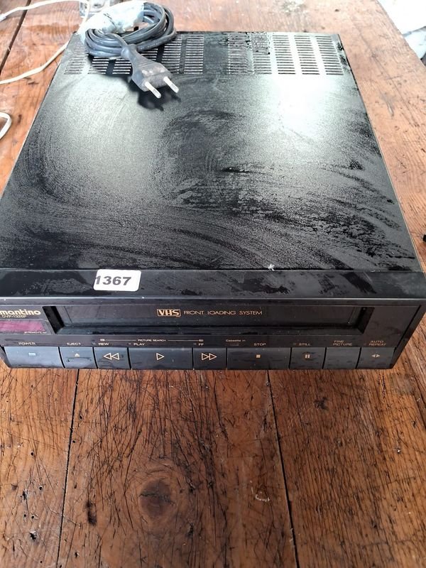 Lote anterior: Reproductor de cintas VHS y accesorios