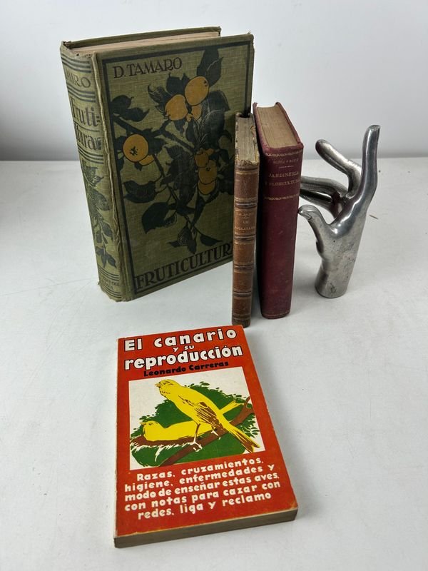 Lote siguiente: Cuatro libros de agricultura y aves en español