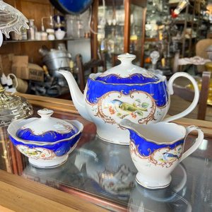 Juego de Té Porcelana Grace Tea Ware: Tetera, Azucarera y Lechera con Aves y Detalles Dorados - imagen 2