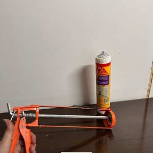 Pistola Aplicadora de Silicona Selladora con Tubo Sika - imagen 1