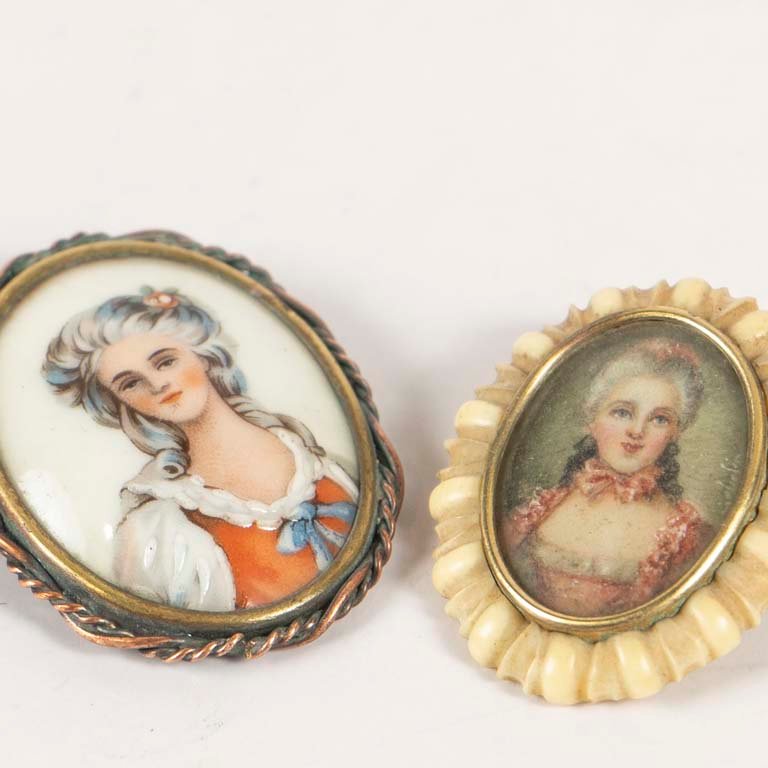 Dos prendedores de lujo con porcelana Limoges y marfil pintados a mano - imagen 2