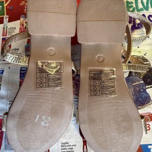 Sandalias D´Amne Vittadini Doradas con Brillo Talle 34/35 - imagen 4
