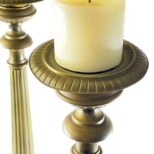 Par de Candeleros Antiguos de Bronce con Figuras - imagen 2