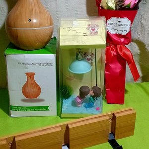 Lote siguiente: Aromatizador Ultrasónico de Bambú y Madera con Adorno de Niños Bajo Farol