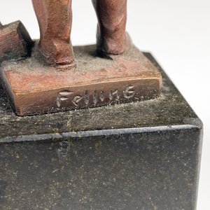 Figura de Bronce Herrero con Base de Mármol Firmada - imagen 5