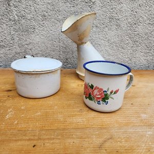 Lote anterior: Juego de Piezas Esmaltadas Blancas con Flores Rosas