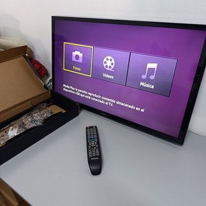 Televisor Samsung LED HD 32" Modelo UN32J4000DG con Control y Soporte de Pared - imagen 2