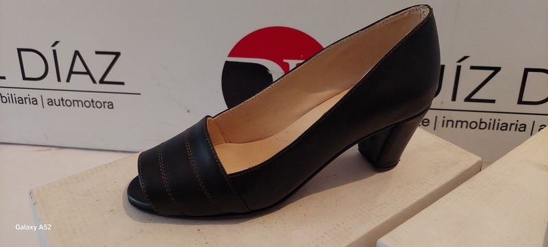 Zapatos de tacón alto negro - imagen 2