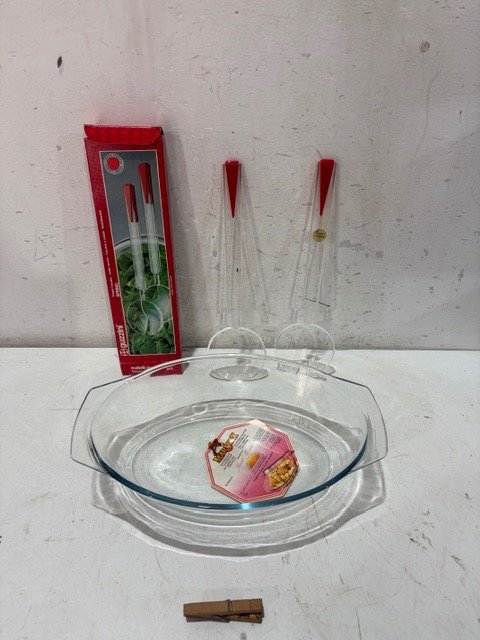 Fuente Pyrex Grande Profunda con Cucharas de Servir