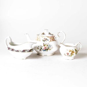 Lote siguiente: Set de Loza Inglesa: Lechera y 2 Piezas de Servir con Diseño Floral